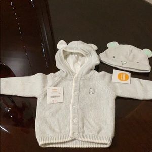 Hoodie/sweater and baby hat